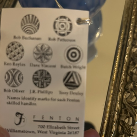 Vintage Signed 1995 Fenton glass basket in original box - Picture 10 of 10